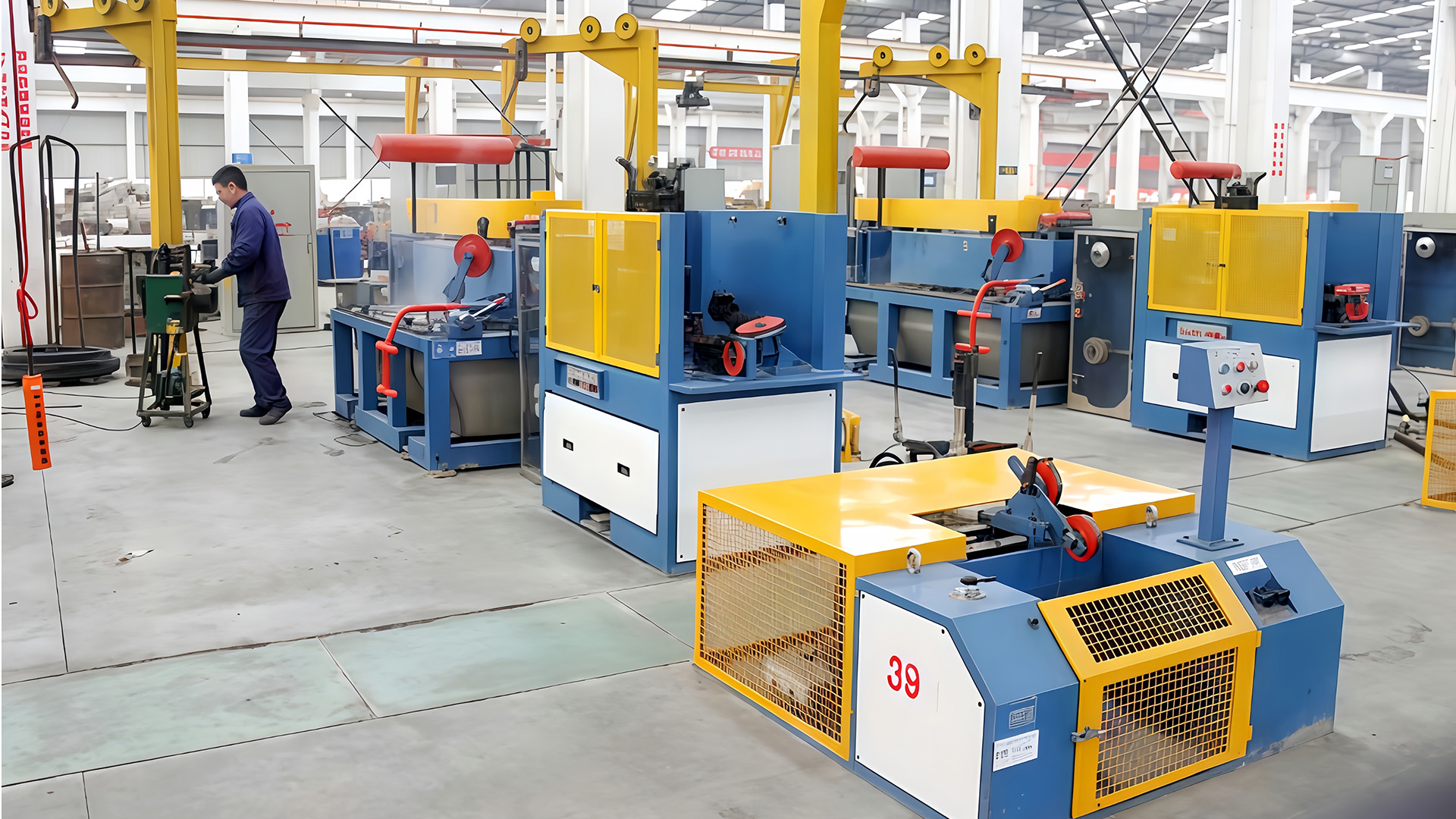 Welche Vorteile hat eine Nassdrahtziehmaschine gegenüber einem Trockensystem hinsichtlich der Drahtqualität?