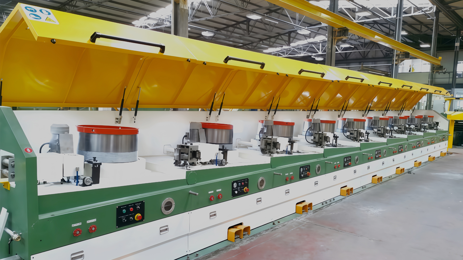 Wie passt sich eine Drahtaufnahmemaschine an unterschiedliche Produktionsgeschwindigkeiten an, ohne die Drahtintegrität oder Wickelqualität zu beeinträchtigen?